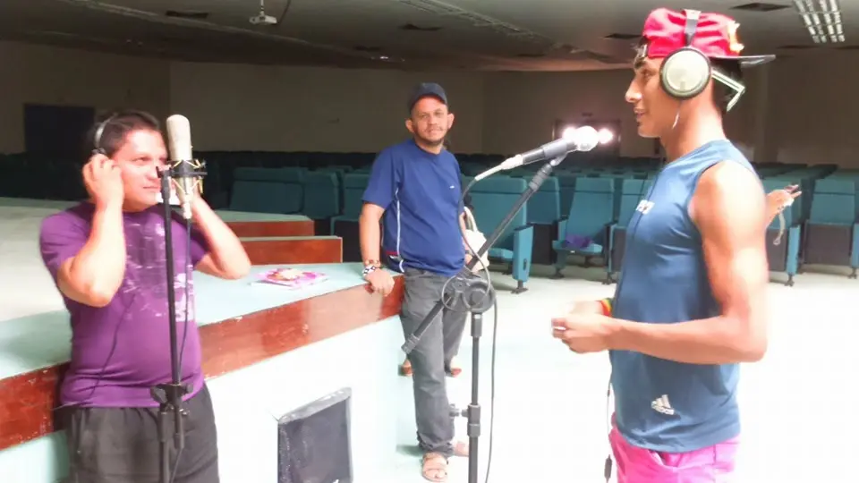 Cantores durante gravação do álbum Nheengatu (Canções na Língua Geral Amazônica), no auditório da Ufopa (unidade Tapajós), em Santarém, em 01/2016. Foto de Elene Gomes.