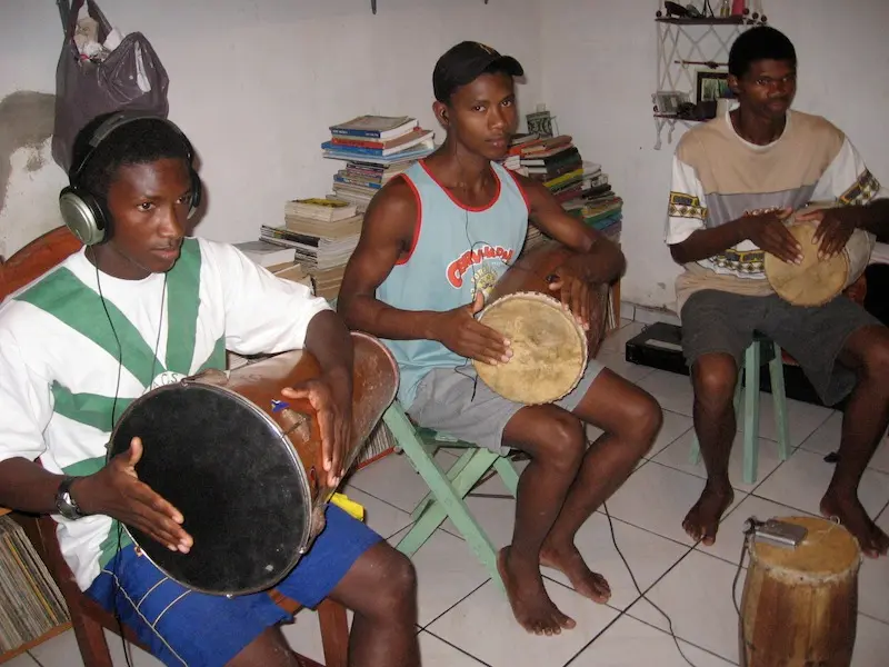 "Dodô", "Tarugo", e "Bran", membros do boi Ouro Fino. Gravação do disco "Bois de Ourém, vol. 1". Ourém, 10/04/2006.