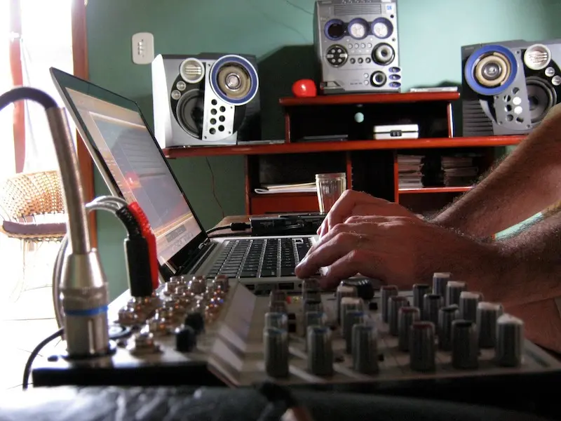 Um, dois, três, gravando!