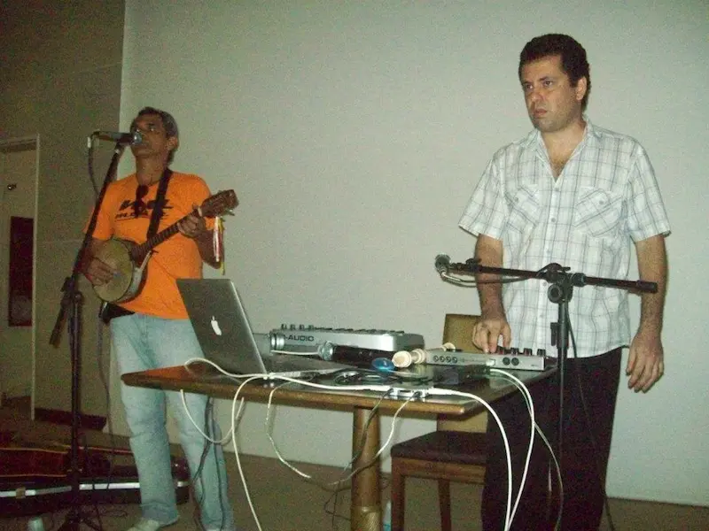 Felix Faccon e Fábio Cavalcante em passagem de som no lançamento do disco "Do meio do século XX para o XXI". Sesc Boulevard, Belém, 01/10/2011.