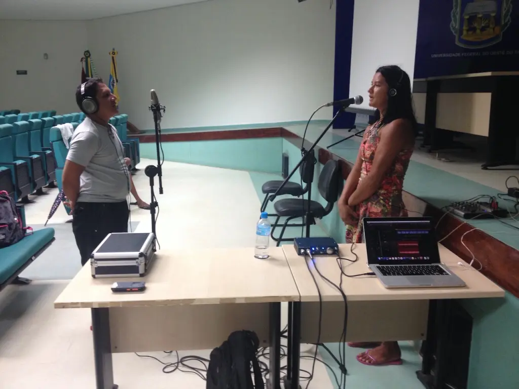 Gravação com os alunos do curso de Nheengatu de Ufopa, no auditório da Ufopa, para o disco “Nheengatu - Canções na Língua Geral Amazônica”. Em 30/01/2016.