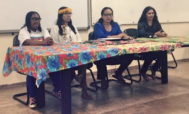 Mesa redonda na Ufopa, com Dona Nonoca, Patrícia Juruna, Elizangila Dezincourt e Neida Pinheiro.