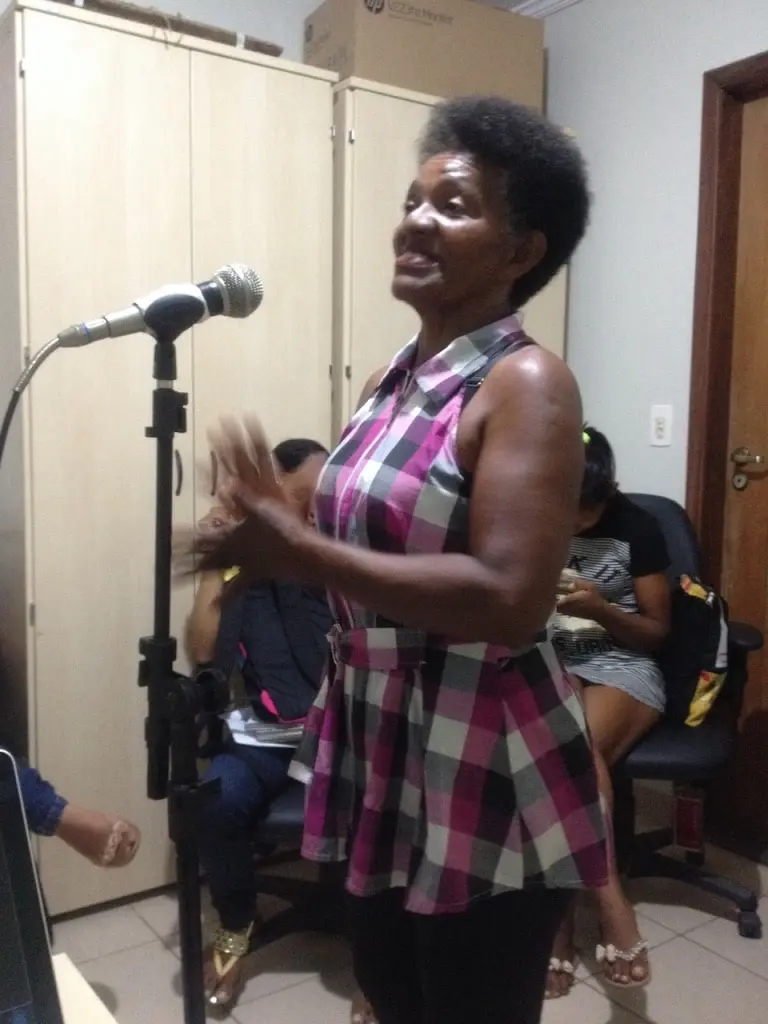 Sessão de gravação dentro do projeto “Formação de Estudantes Universitários Indígenas e Quilombolas para Produção de Conteúdo Radiofônico”, do Estúdio de Áudio e Vídeo da Ufopa